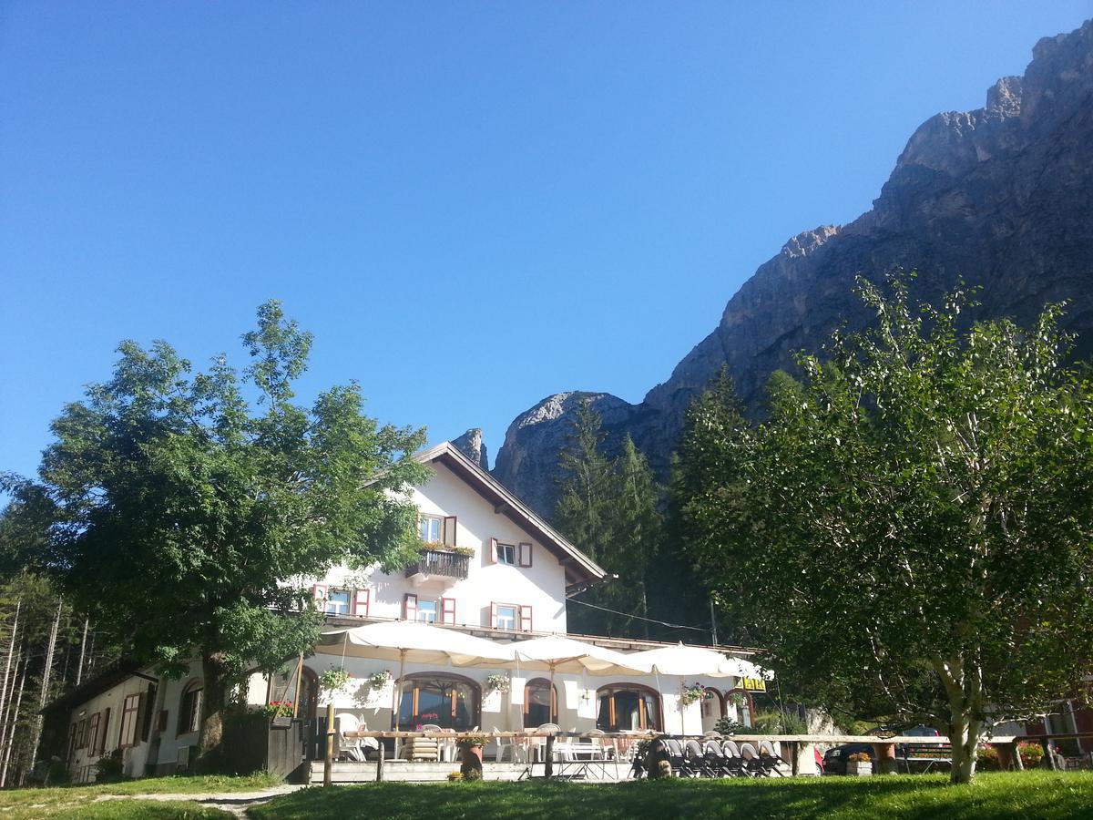 Hotel Fiames Cortina dʼAmpezzo Exterior foto